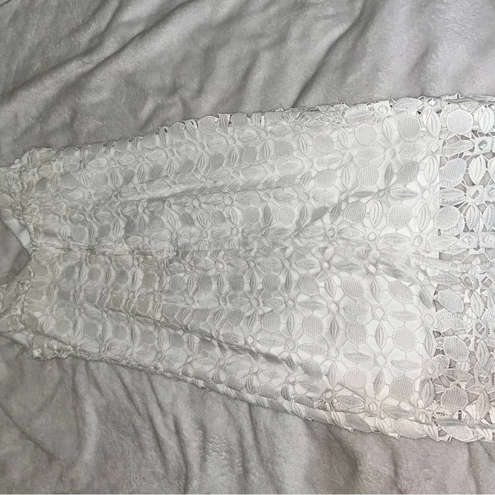 Bisou Bisou Ivory Lace Detail Midi Dress Size 6 Beautiful, Corset Back Split Hem